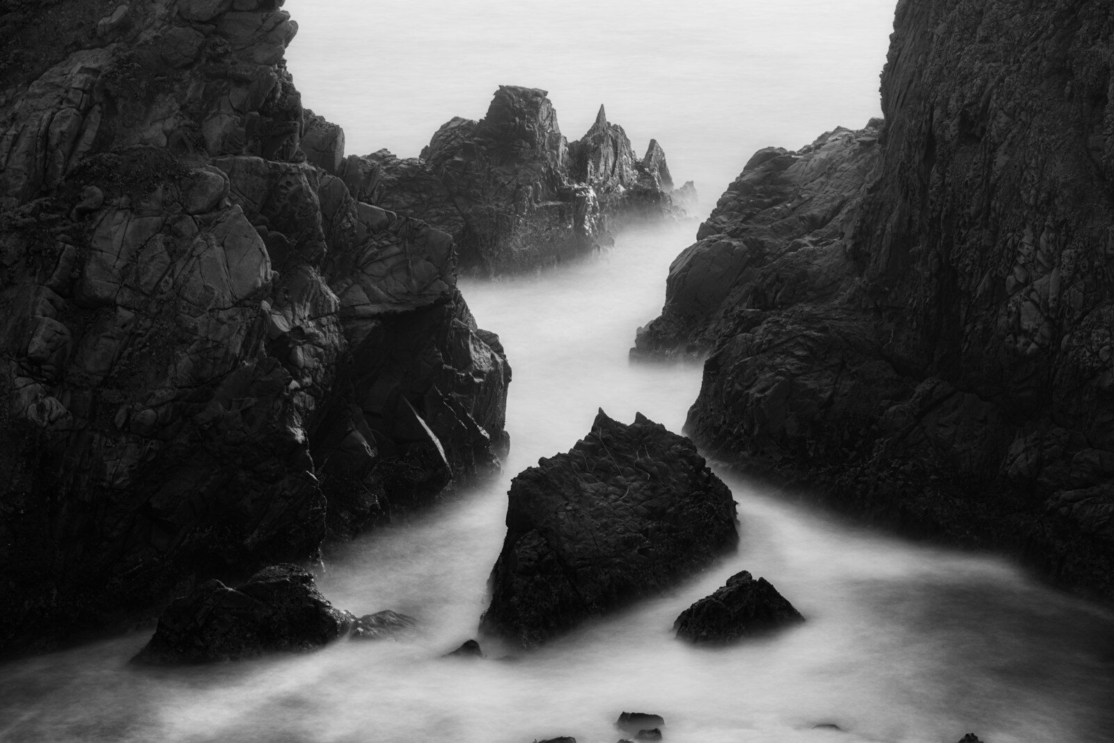 Long exposure of misty waves on rocks